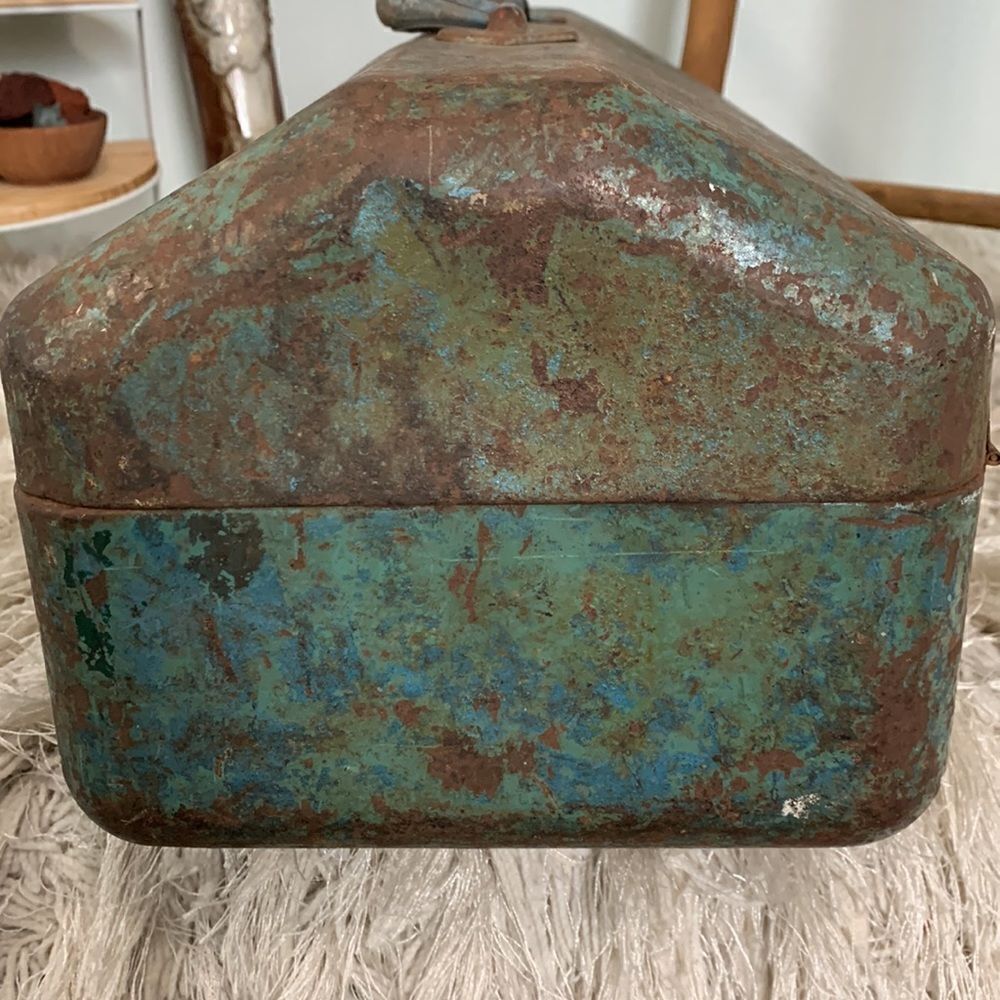 Toolbox Rusty & Distressed Vintage
Rustic Farm Industrial Decor - Picture 4 of 16